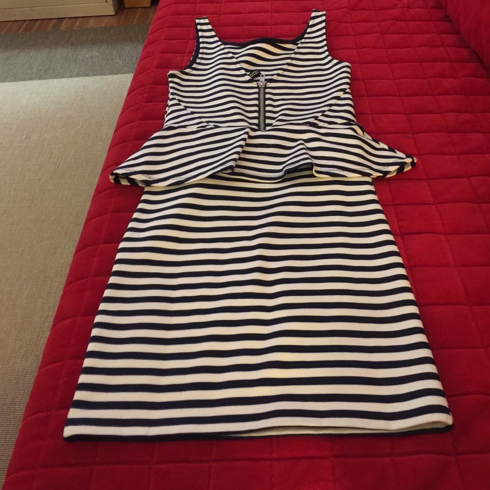 Dress - Picture 3 of 3